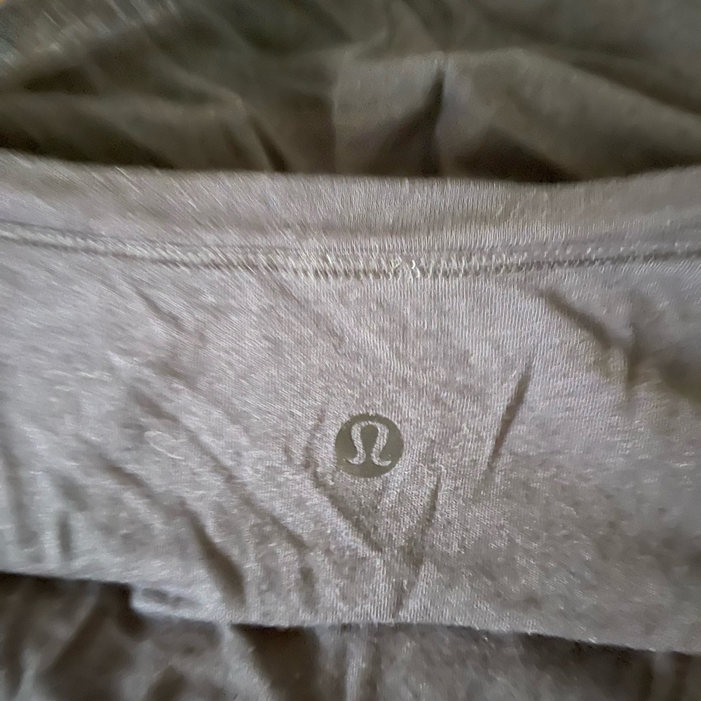 Lululemon black tee